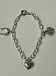 Antik Huset præsenterer: Armbånd med charms i sølv.Længde 15,7 cm.