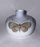 Reutemann Antik præsenterer: Art nouveau: Miniature vase med sommerfugle fra Royal Copenhagen