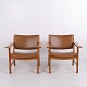 Osted Antik & Design præsenterer: Par Armstole Model 3262 i Lakeret Eg og Patineret Brunt Læder for Fredericia ...