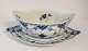 Lundin Antique præsenterer: Royal Copenhagen. Musselmalet halvblonde. Sauceskål / sovseskål. Model 587. Længde ...