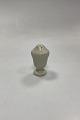 Danam Antik præsenterer: Royal Copenhagen Josefine Creme Salt- eller Peberbøsse No. 1706
