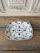 Karstens Antik præsenterer: Royal Copenhagen Musselmalet halvblonde lille brødfad no. 701