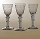 Aabenraa Antikvitetshandel præsenterer: Sæt på tre Nøstetangen Chrystal Desert glas ca. år 1750 med monogrammer ...