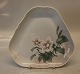 Klosterkælderen præsenterer: 040 Trekantet fad 25 cm (354) Art Nouveau B&G porcelæn Julerose
