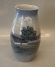 Klosterkælderen præsenterer: B&G 8790-247 Vase Landskab med bondegård 22 cm Bing & Grøndahl