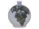 Antik K præsenterer: Royal CopenhagenArt Nouveau vase med grønne vindruer fra 1898-1923