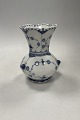 Danam Antik præsenterer: Royal Copenhagen Musselmalet Helblonde Vase med snegle No 1197