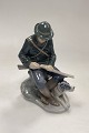 Danam Antik præsenterer: Royal Copenhagen Figur - Jæger med Hund No. 1087