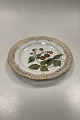 Danam Antik præsenterer: Royal Copenhagen Privat Malet Flora Danica Frugttallerken No. 3554