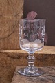 K&Co. præsenterer: Gammelt fransk souvenir vin glas med graveret skrift "Souvenir De La Feté"...