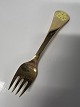 Antik Huset præsenterer: Georg Jensen Års gaffel 1985, Kodriver, sterlingsølv.Længde 14,8 cm.
