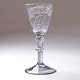 Aabenraa Antikvitetshandel præsenterer: Nøstetangen Chrystal Desert glas prydet med kartouche med monogram ...