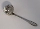 Lundin Antique præsenterer: Georg Jensen. Kugle. Sterling teæg. Længde 12 cm.