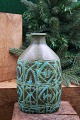 K&Co. præsenterer: Kgl. oval kunstfajance Baca vase designet af Nils Thorsson fra aluminia med grøn / sort ...