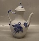 Klosterkælderen præsenterer: 1794-10 Kaffekande 25,5 cm Royal Copenhagen Blå Blomst Svejfet