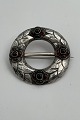 Danam Antik præsenterer: Tidlig Georg Jensen Sølv Broche med Grønne Sten No. 4