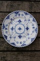 Antikkram præsenterer: Musselmalet Helblonde porcelæn, storkagetallerken 17,5cm