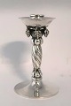 Lundin Antique præsenterer: Georg Jensen. Sterlingsølv lysestage med druer. Design 263A. Højde 14,5 cm. ...