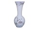 Antik K præsenterer: Royal CopenhagenEkstra høj Art Nouveau vase med akelejer og guldsmede fra 1898-1923