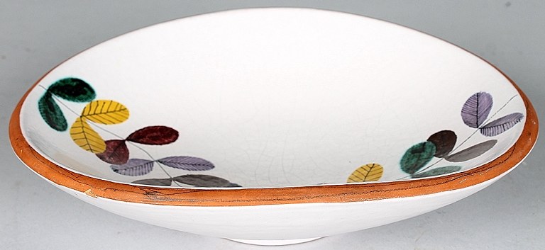 Stig Lindberg, Gustavsberg studio. Earthenware dish 1940s. 
