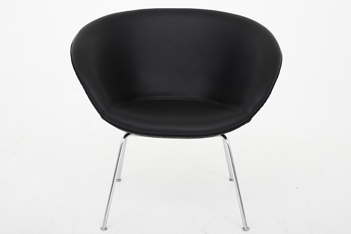 Arne Jacobsen / Fritz Hansen
AJ 3318 "Pot Chair" in black leather w. legs of steel
Good, used condition
1 pc. in stock
