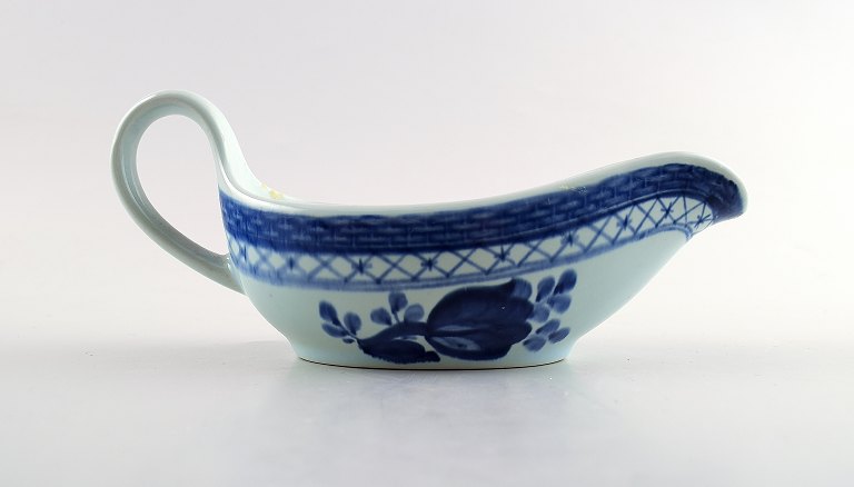 Aluminia / Royal Copenhagen Tranquebar, Gravy Boat
Dek. no. 11/2591.