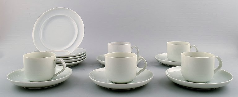 Bing & Grøndahl, B&G, Hvid Koppel, 5 p. kaffeservice.
Designet af Henning Koppel.