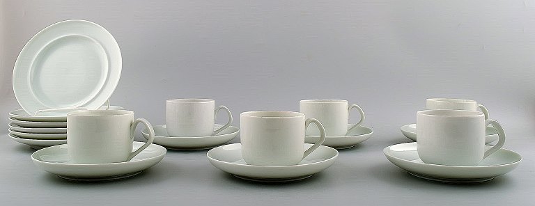 Bing & Grøndahl, B&G, Hvid Koppel, 6 p. kaffeservice.
Designet af Henning Koppel.