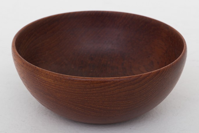 Kay Bojesen / Own workshop
Bowl in solid teak
Good, used condition
1 pc. in stock
