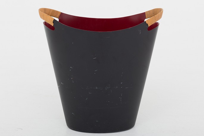 Grethe Bang
Paper bin in black metal and cane
1 pc. in stock
Good, used condition
Location: KLASSIK Flagship Store - Bredgade 3, 1260 KBH. K.
Good condition
1 pc. in stock
