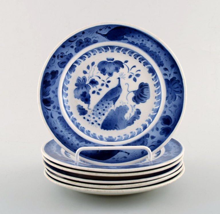 Peacock from Copenhagen faience / Aluminia.
Flat plate in earthenware. 6 pieces in stock.