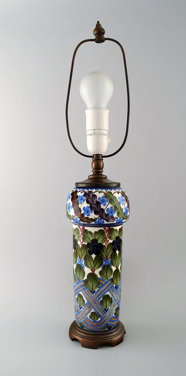 Aluminia fajance bordlampe, håndmalet med blomster motiver. 
