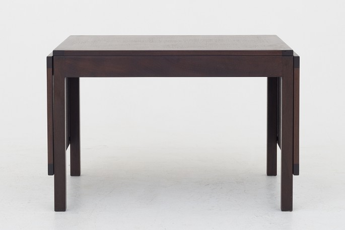 Børge Mogensen / Fredericia Furniture
BM 5362 - Sofabord i mørk mahogni med klapper
Pæn, brugt stand
1 stk. på lager
