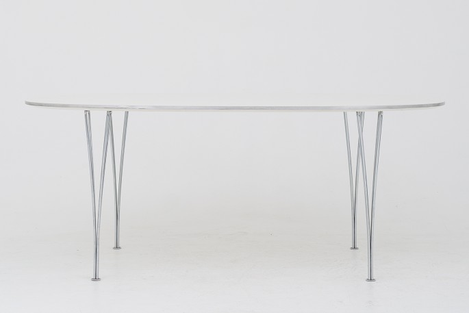 Piet Hein / Fritz Hansen
Superellipsebord i hvid laminat med spændben af stål. 180 x 120 cm
Pæn, brugt stand
1 stk. på lager
