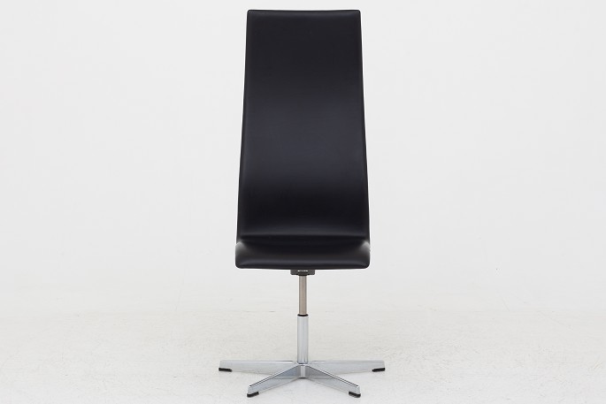 Arne Jacobsen / Fritz Hansen
AJ 3162 - Oxford stol stol i sort læder.
Pæn, brugt stand
8 stk. på lager
