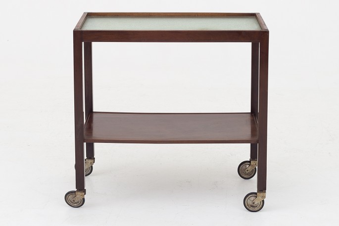 Thorald Madsen / Snedkermester Thorald Madsen
Trolley in mahogany and glass.
Good, used condition
1 pc. in stock

