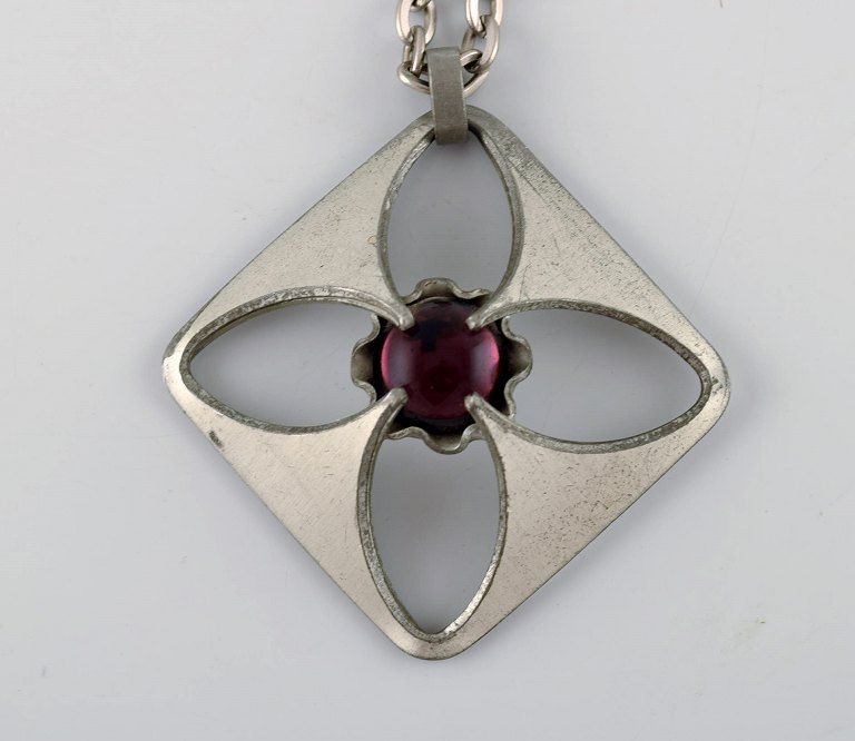 Bent Larsen Tin. Denmark. Necklace in pewter with purple stone. Modern design, 
60 / 70 s.