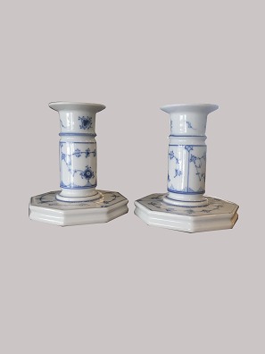 Candlesticks, blue fluted
Royal Copenhagen
H: 10 cm
1. sorting
