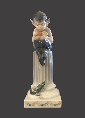 Faun with flute and lizard
Royal Copenhagen
Porcelain
H: 21 cm
1st assortment
Chr. Thomsen 1903
