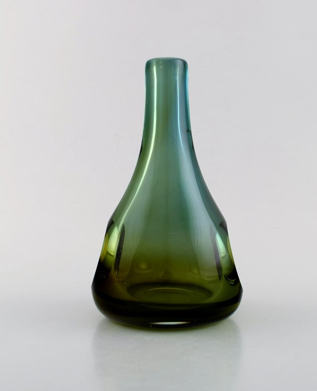 MONA MORALES (1908-1999) for Kosta Boda. "Ventana" vase i mundblæst kunstglas. 
1980