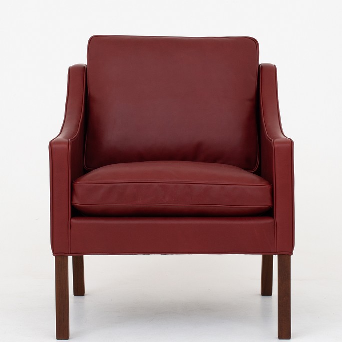 Børge Mogensen / Fredericia Furniture
BM 2207 - Reupholstered easy chair in Elegance leather (colour: Indian Red) and 
legs of teak.
Availability: 6-8 weeks
Renovated
