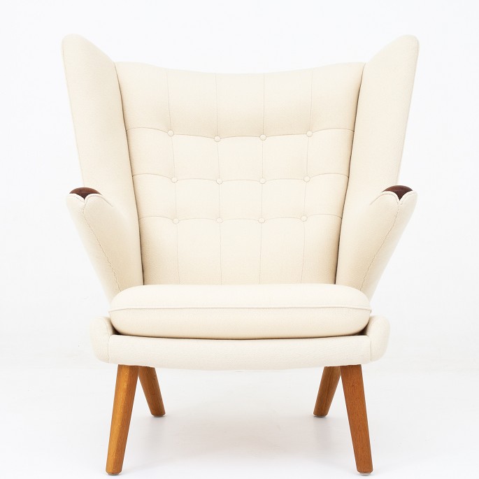 Hans J. Wegner / AP Stolen
AP 19 - Reupholstered Papa Bear Chair in light textile (Vidar 511) with paws of 
teak and legs of oak. Designed 1951.
Availability: 6-8 weeks
Renovated
