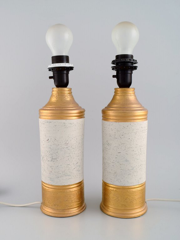 Bitossi for Bergboms, Sweden. Two table lamps in glazed stoneware. Beautiful 
glaze in sand and gold shades. 1960s.
