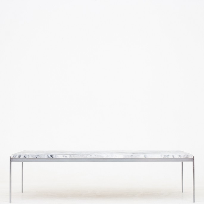 Poul Kjærholm / E. Kold Christensen
PK 64 - Sjældent sofabord med flintrullet marmor. Designet i 1968. Tidlig 
udgave. Stemplet.
1 stk. på lager
Pæn stand
