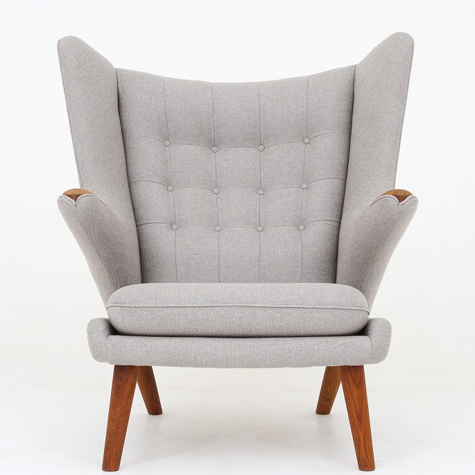 Hans. J. Wegner / AP Stolen
AP 19 - Reupholstered Papa Bear Chair in light grey textile (Sunniva 3, col. 
717 from Kvadrat).
Availability: 6-8 weeks
Renovated
