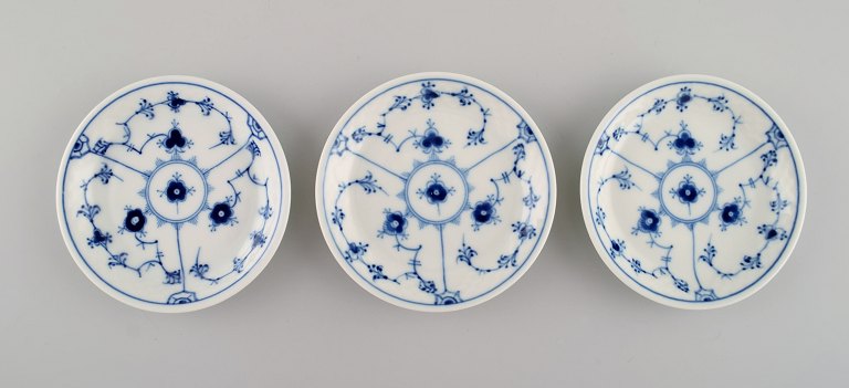 Three Bing & Grøndahl blue fluted bottle trays. 1920s.
