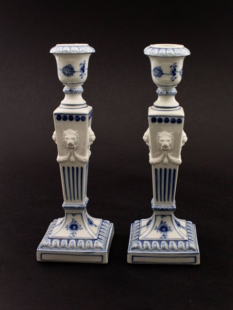 Blue fluted candlesticks 1/15