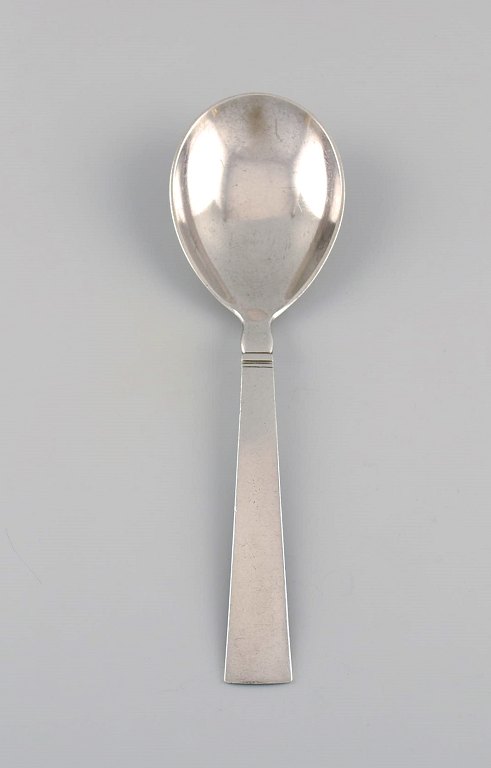 Just Andersen for Georg Jensen. Blok / Acadia serveringsske i sterlingsølv. 
Dateret 1933-1944.
