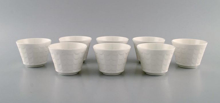 Wilhelm Kåge for Gustavsberg. Otte urtepotter i hvidglaseret porcelæn. Svensk 
design, 1960