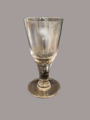 Beerglass, Absalon
Holmegård/Kastrup glasværk
H: 15 cm, D: 8 cm
Good condition
